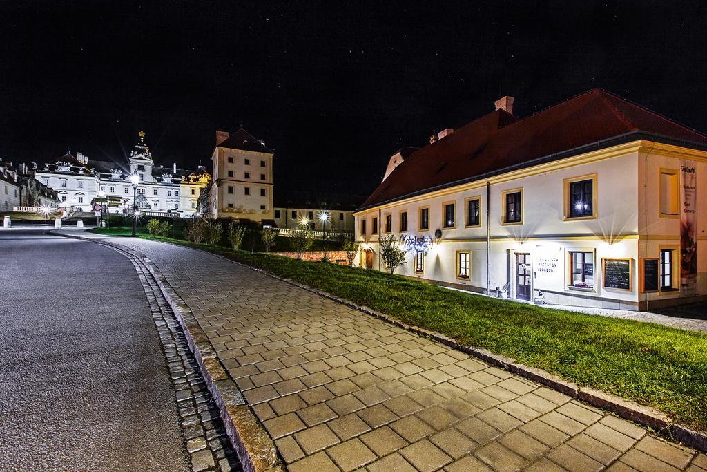 Hotel Salety Valtice Exterior photo