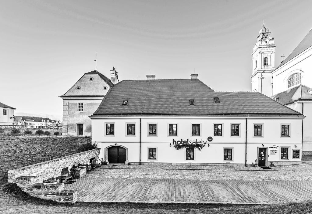 Hotel Salety Valtice Exterior photo